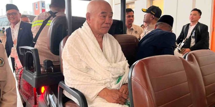 Amirulhaj Prof Dr KH Asep Saifuddin Chalim, MA dan para Amirulhaj lainnya serta Menteri Haji dan Umrah RI Dr Mochammad Irfan Yusuf. Foto: M. Sulthon Neagara/bangsaonline