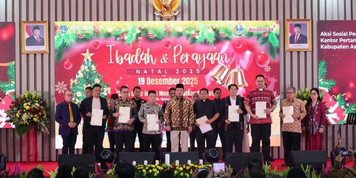 menteri-atrbpn-serahkan-14-sertifikat-rumah-ibadah-di-perayaan-natal-2025