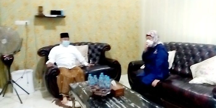 Ketua DPW NasDem Jatim Sri Sajekti Sudjunadi didampingi Ketua DPD Nasdem Kabupaten Mojokerto Suwandy Firdaus mengucapkan terima kasih dan hormat kepada KH Asep Saifuddin Chalim atas perhatiannya ke Partai Nasdem.