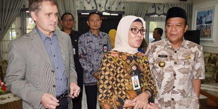 Dirjen Bina Pembangunan Daerah (Bangda) Kementerian Dalam Negeri (Kemendagri) RI Diah Indrajati saat berkunjung ke Lamongan.