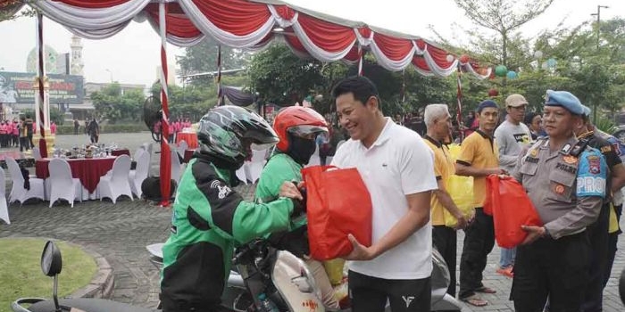 meriahkan-hari-bhayangkara-ke-79-polresta-sidoarjo-gelar-olahraga-bersama-tni-dan-pemkab