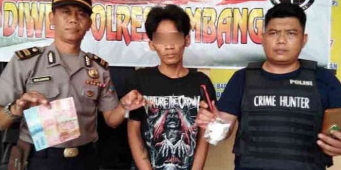 Tersangka BTS dikawal polisi. 