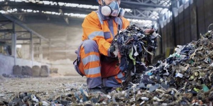 SIG memanfaatkan sampah kota menjadi bahan bakar alternatif pengganti batu bara di Pabrik Cilacap, Jawa Tengah dan Pabrik Narogong, Jawa Barat. Foto: ist.