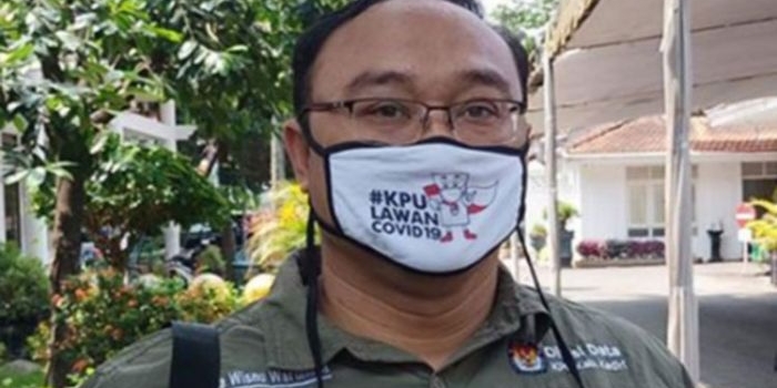 Eka Wisnu Wardhana, Komisioner KPU Kabupaten Kediri Divisi Data. (foto: MUJI HARJITA/BANGSAONLINE)