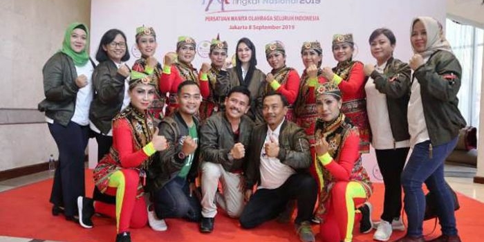 Perwosi Jawa Timur yang dipimpin Arumi Bahcsin Emil Dardak menjuarai Lomba Senam Kreasi tingkat Nasional Piala Ibu Negara. foto: ist
