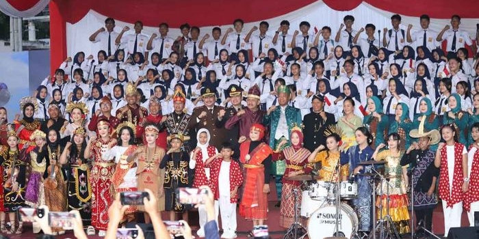 bupati-tulungagung-kenakan-pakaian-adat-di-peringatan-hut-ke-80-ri