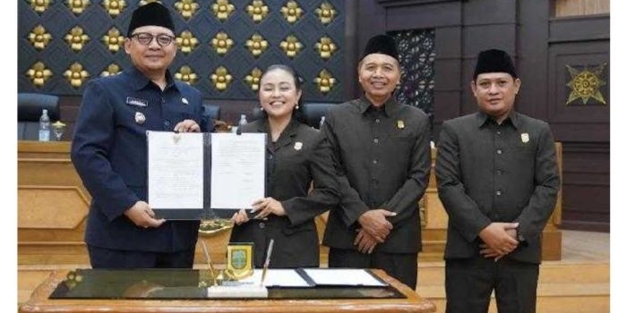 dprd-kota-mojokerto-teken-persetujuan-pertanggungjawaban-apbd-2024