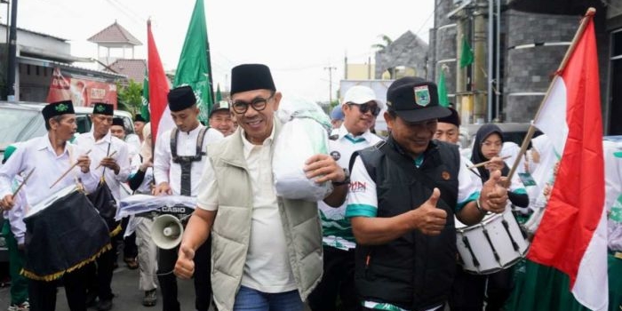 1-abad-nu-pcnu-kota-batu-bentangkan-bendera-1-000-meter-di-lereng-gunung-panderman