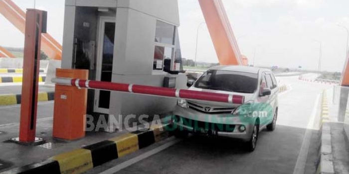 Tol Jombang-Gresik bakal beroperasi pada arus mudik Lebaran mendatang. Tol Gedeg-Penompo sepi, hanya dilewati 400 kendaraan per hari. foto: YUDI EP/ BANGSAONLINE