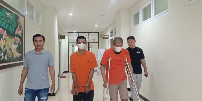 polres-gresik-ringkus-dua-orang-yang-hendak-edarkan-sabu-di-pekelingan-bb-39-gram-diamankan