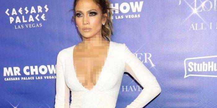 J-Lo memang seksi. Anda setuju? foto: repro mirror.co.uk