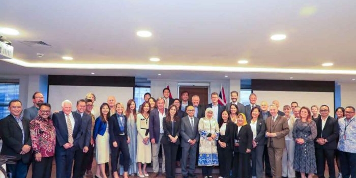 Gubernur Khofifah ketika menghadiri temu bisnis dan investasi yang digelar antara Pemprov Jatim bekerja sama dengan KBRI di London.