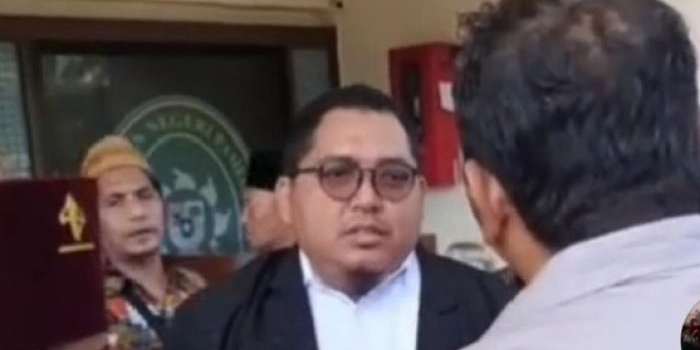 dugaan-penipuan-umrah-di-pamekasan-memanas-korban-kini-digugat-balik-agensi