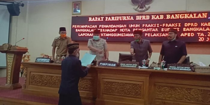 H. Musawwir, Ketua Fraksi Kebangkitan Hati Nurani saat memberikan Naskah Pandangan Umum, Senin (20/7/2020). (foto: ist).