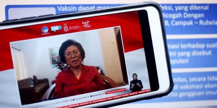 Prof. Dr. dr. Cissy Kartasasmita, Sp.A (K), M.Sc memberikan pemaparan mengenai keamanan vaksin dan menjawab mitos dengan fakta dalam dialog produktif di Jakarta, Senin, 16 November 2020.