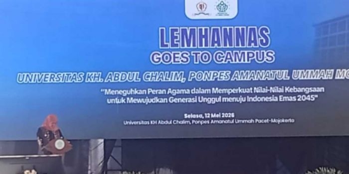 Gubernur Khofifah saat memberi sambutan.