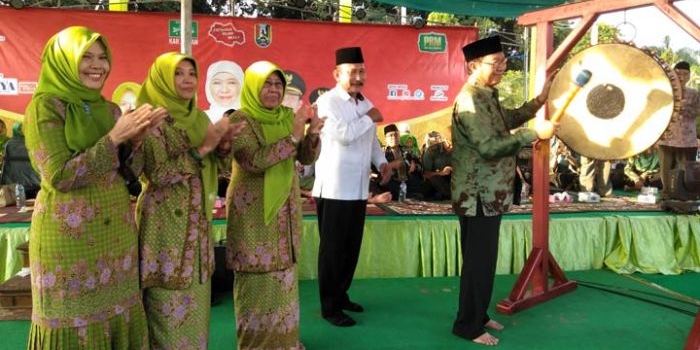 Bupati Tuban H. Fathul Huda saat membuka Pasar Rakyat.