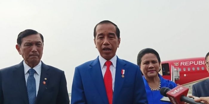 Presiden Jokowi Tunjuk Mahfud sebagai Plt Menkominfo. Foto: Ist
