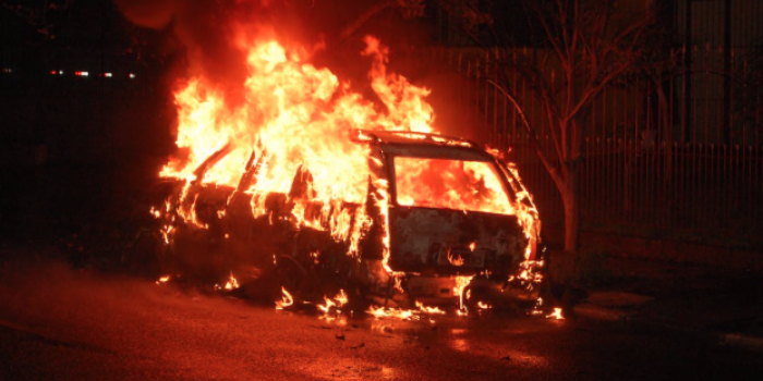 Ilustrasi mobil terbakar (pexels/rodrigoteixeiria)
