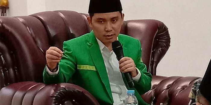 Wakil Bupati Mojokerto, Muhammad Al Barra, saat mengisi pengajian di Masjid Kampus Universitas KH Abdul Chalim (UAC) Pacet Mojokkerto Jawa Timur. Foto: bangsaonline