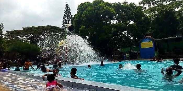 Kolam renang untuk dewasa dan anak-anak menjadi andalan Taman Wisata Pagora sejak dulu kala. Foto: Ist.