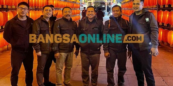 Dari kiri: Mr Wong, Abdullah Aminuddin Aziz, M Mas