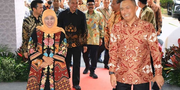 khofifah-hadiri-acara-kenal-pamit-kapolda-jatim