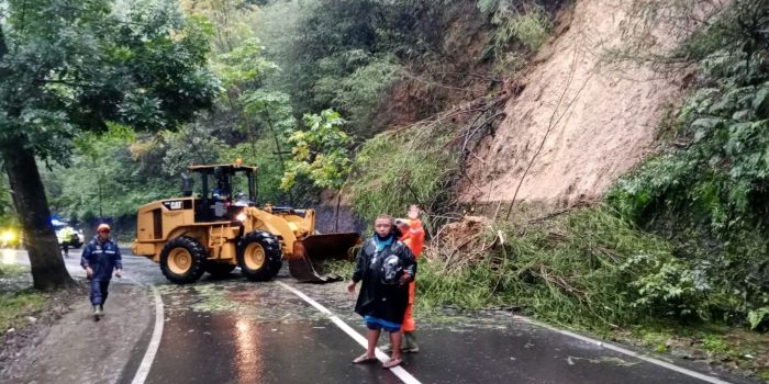 hujan-deras-akibatkan-tebing-di-payung-2-kota-batu-longsor