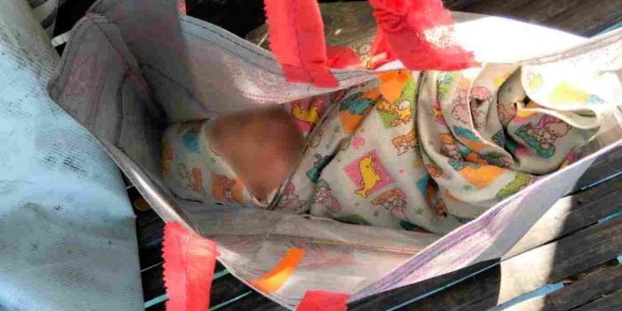 bayi-laki-laki-ditemukan-meninggal-dalam-tas-di-pinggir-sawah-rengel-tuban