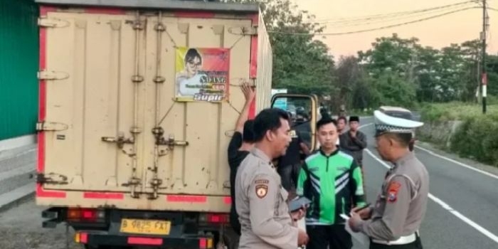 pengendara-motor-tewas-usai-tabrakan-dengan-truk-bos-di-pamekasan