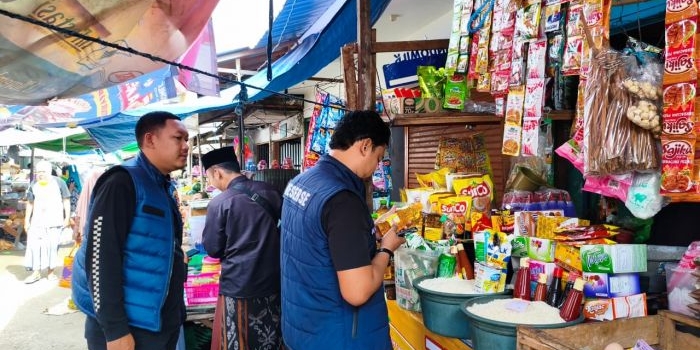 sidak-jelang-ramadhan-satgas-saber-polres-bangkalan-pastikan-stok-dan-harga-bapok-aman