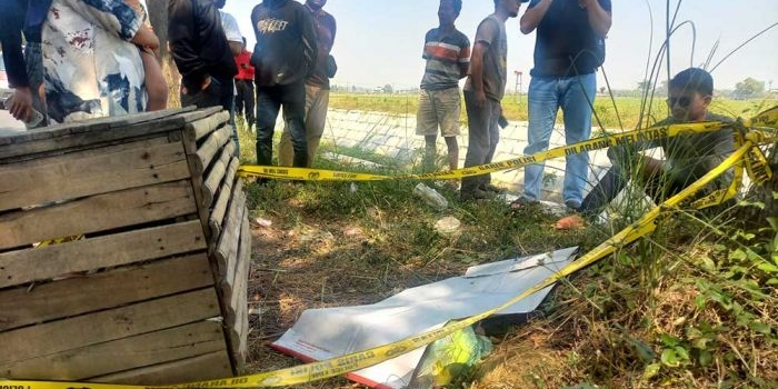 Lokasi penemuan dipasang garis polisi.