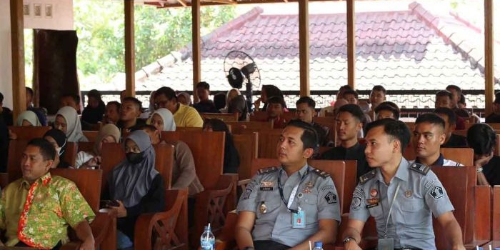 ratusan-masyarakat-antusias-ikuti-seminar-pengenalan-asn-kemenkumham-di-tuban