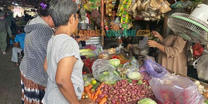 tiga-bahan-pokok-di-surabaya-hari-ini-turun-simak-harga-lengkap-sembako-per-30-november-2025