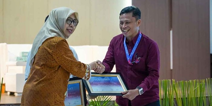 dosen-uniska-kediri-raih-3-artikel-terbaik-nasional-di-konferensi-adhaper
