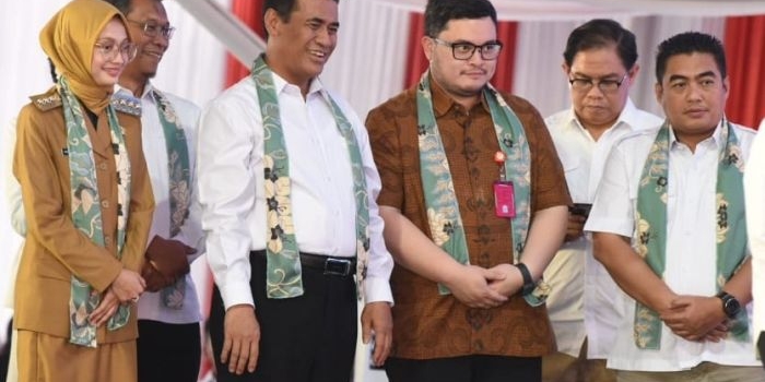 dampingi-mentan-di-pg-pesantren-baru-wali-kota-kediri-siap-dukung-swasembada-gula-nasional