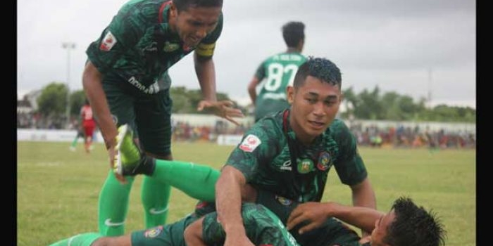Pemain Persatu saat merayakan gol pada pertandingan sebelumnya melawan Martapura FC. foto: SUWANDI/ BANGSAONLINE