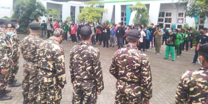 Diklatsar ke IV Banser se-Surabaya yang iikuti oleh ratusan orang, bertempat di SD Yapita Keputih, Kecamatan Sukolilo, Surabaya.