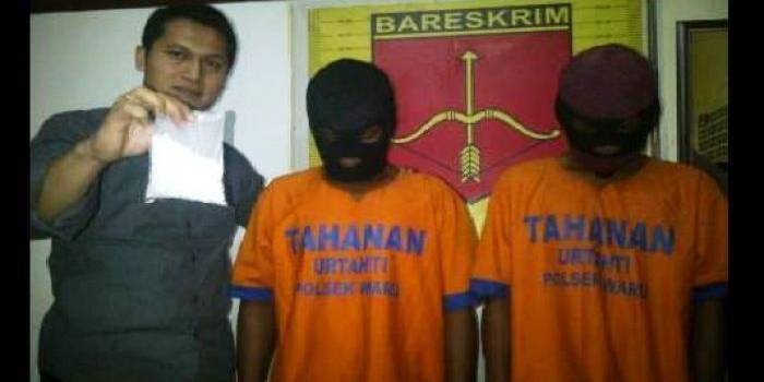 Tersangka kakak beradik yang jualan pil koplo. foto : nanang ichwan/BangsaOnline