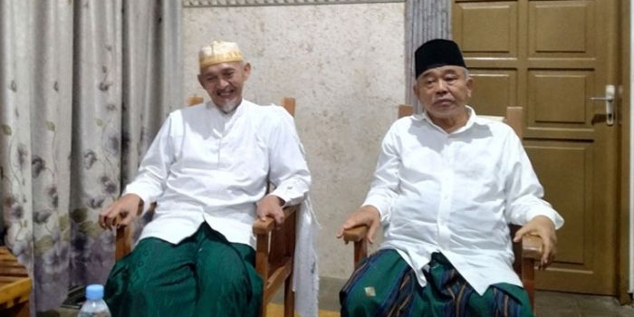 Prof. Dr. KH. Asep Saifuddin Chalim, M.A., saat silaturahim ke KH Kafabih Mahrus Ali, di Ndalem Kasepuhan Pondok Pesantren Lirboyo Kediri, Selasa (25/5/2021). foto: mma/ bangsaonline.com