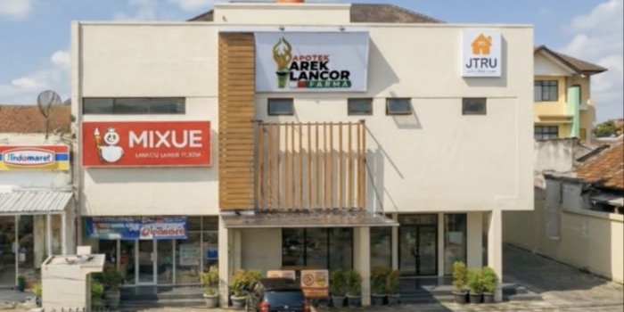 apotek-arek-lancor-farma-resmi-dibuka-siap-layani-warga-pamekasan-24-jam