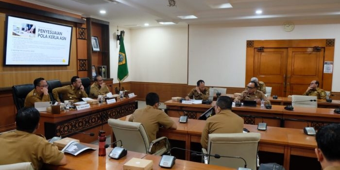 wfh-asn-di-gresik-dimulai-minggu-depan-dorong-hemat-apbd-dan-target-efisiensi-capai-50-persen