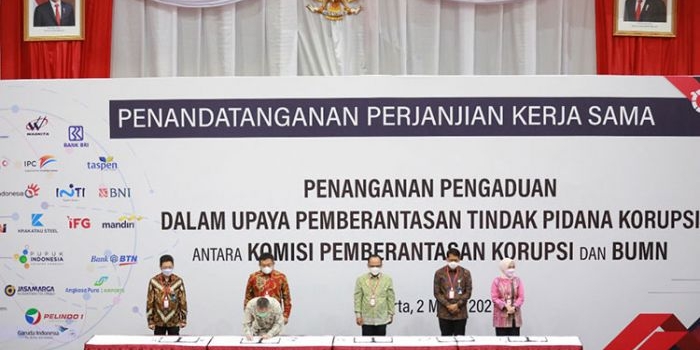 Penandatanganan PKS dilakukan oleh Direktur Utama PT Jasa Marga (Persero) Tbk Subakti Syukur dengan Deputi Bidang Informasi dan Data KPK Mochamad Hadiyana, Selasa (2/3/2021). (foto: ist)