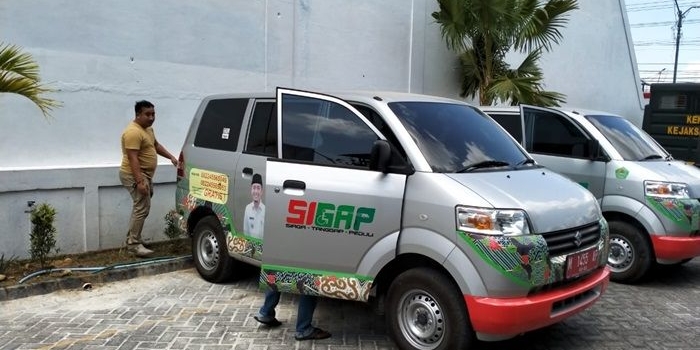 Mobil Sigap yang sedang terparkir di samping Kantor Kejari Pamekasan.