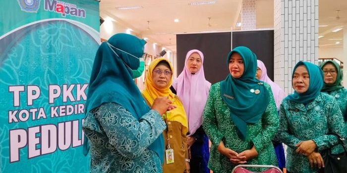 tp-pkk-kota-kediri-gelar-cek-kesehatan-gratis-di-ponpes-wali-barokah
