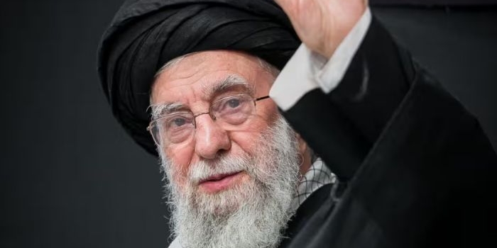 baca-syahadat-9-kali-tiap-hari-ali-khamenei-tetap-dikafirkan-salafi-lebih-islam-dari-rasulullah