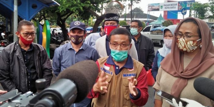 Wawali Punjul Santoso saat diwawancarai awak media.