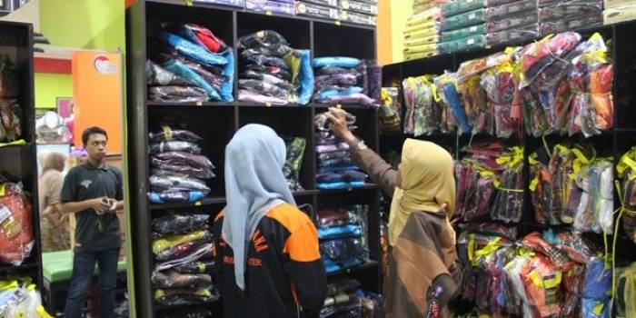 Waktunya toko busana muslim panen.foto:suwandi/BANGSAONLINE