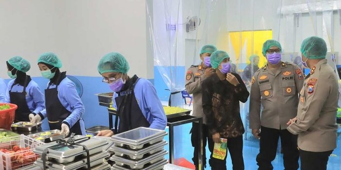 tijau-sppg-maron-kapolres-probolinggo-pastikan-disribusi-program-mbg-sesuai-standar