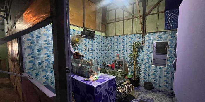 Salah satu warung milik korban yang kerap dipalak polisi gadungan di Kecamatan Duduksampeyan, Gresik. Foto: Ist